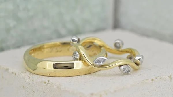 wyatt-jewellery-insert-floral-diamond-engagement-wedding-rings