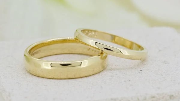wyatt-jewellery-wedding-ring-blog-classic-yellow-gold-couples-wedding-rings