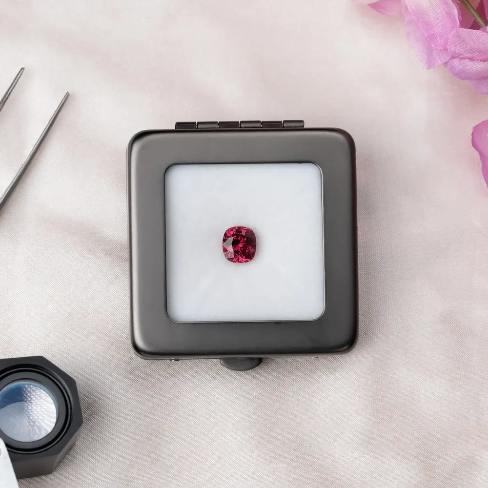 Wyatt-Jewellery-Garnet-Cushion-Box-G151