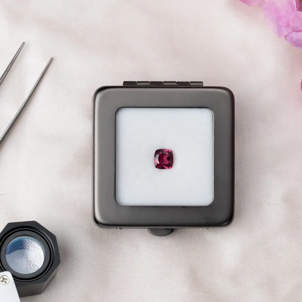 Wyatt-Jewellery-Garnet-Cushion-Box-G168