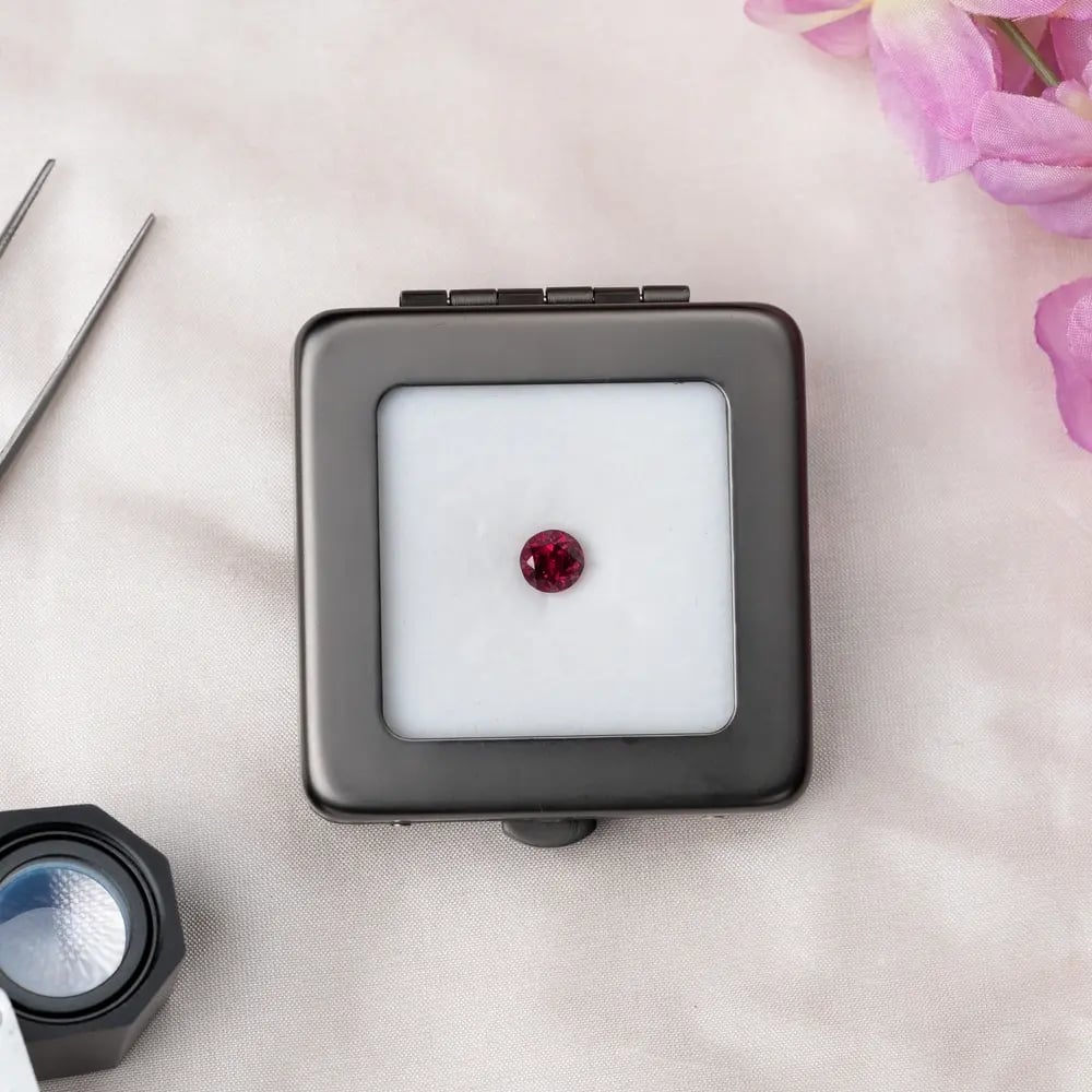 Wyatt-Jewellery-Garnet-Round-box-G167