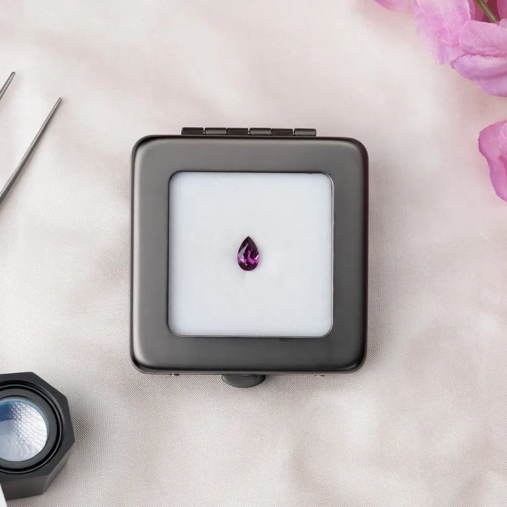 Wyatt-Jewellery-Garnet-pear-shape-box-G150