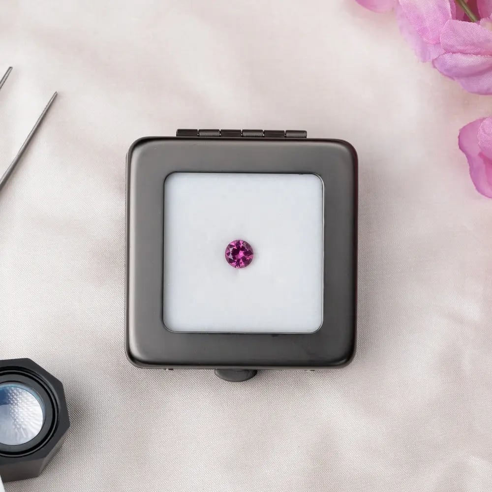 Wyatt-Jewellery-Garnet-round-box-G148
