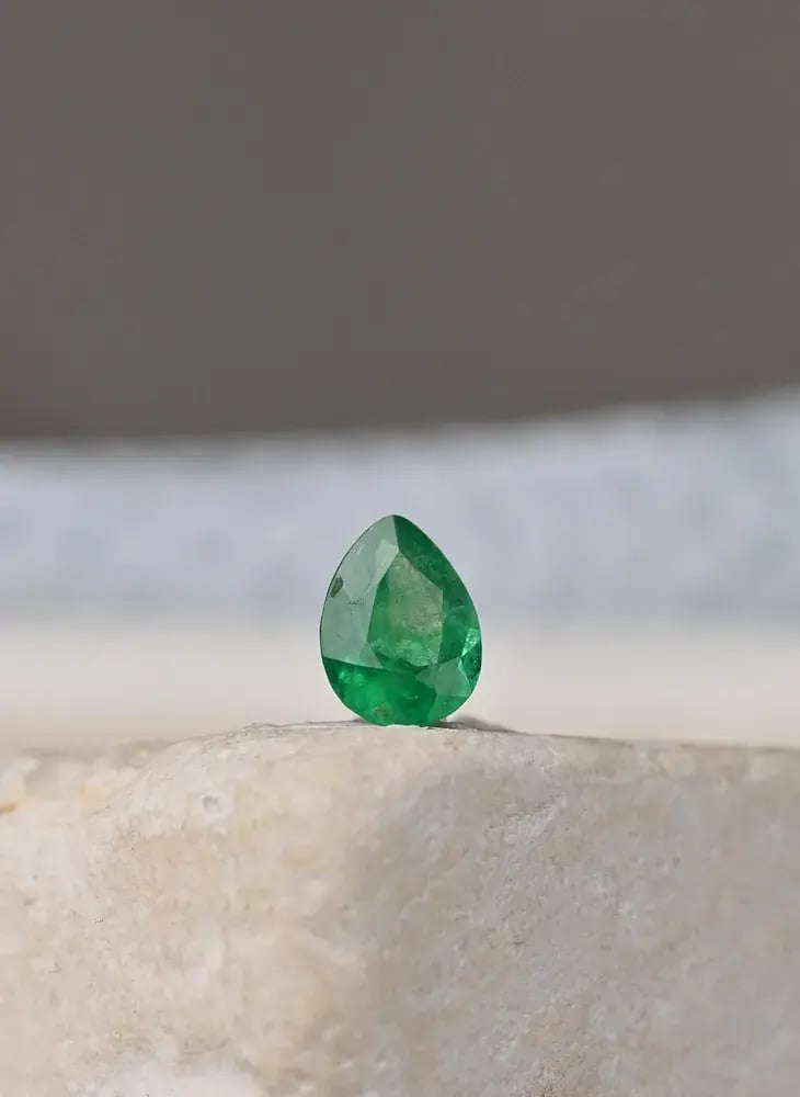 Wyatt-Jewellery-Emerald-E066_tile