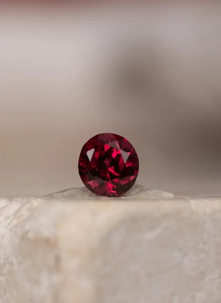 Wyatt-Jewellery-Garnet-Round-G167_tile