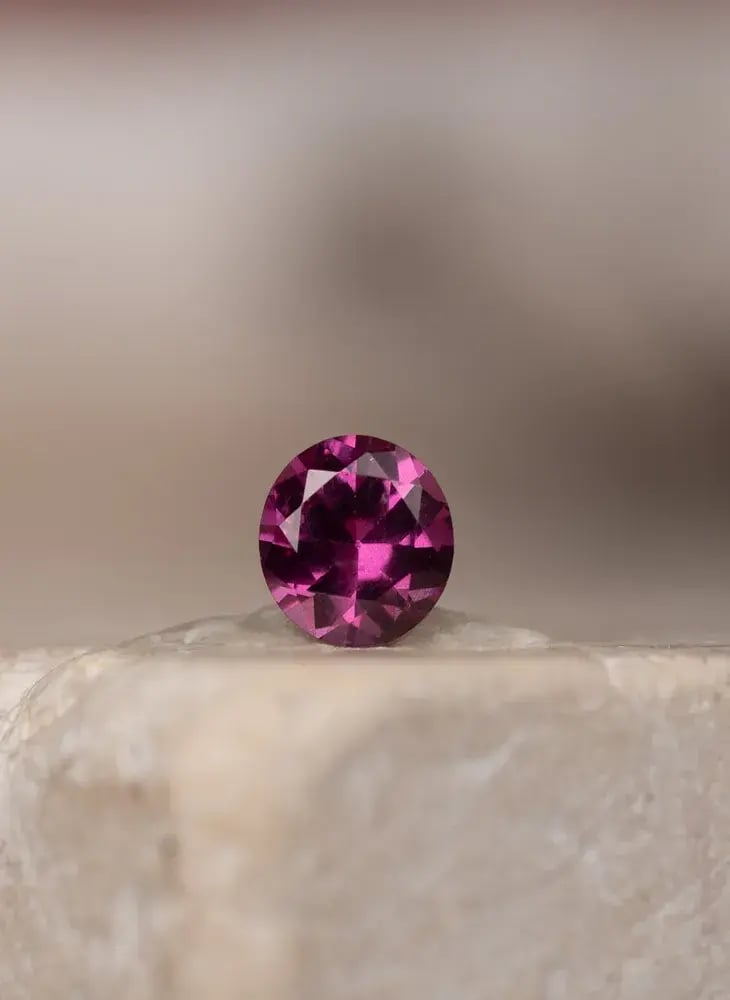 Wyatt-Jewellery-Garnet-round-G148_tile