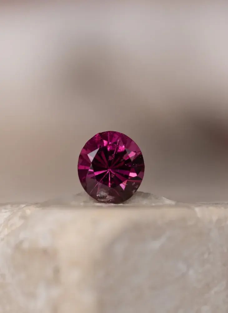 Wyatt-Jewellery-Garnet-round-G149_tile