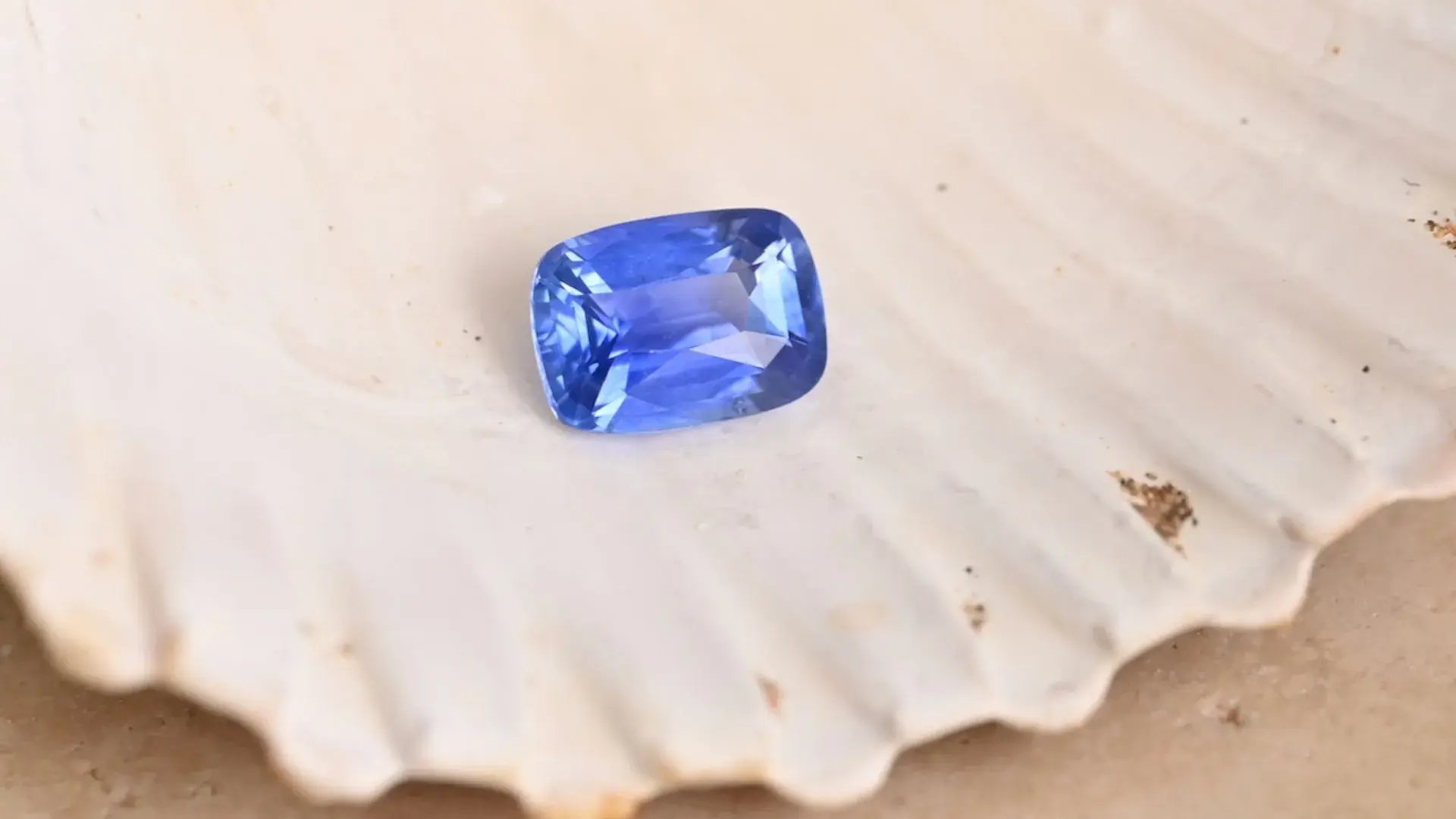 Wyatt-Jewellery_Sapphire_Landscape_S007