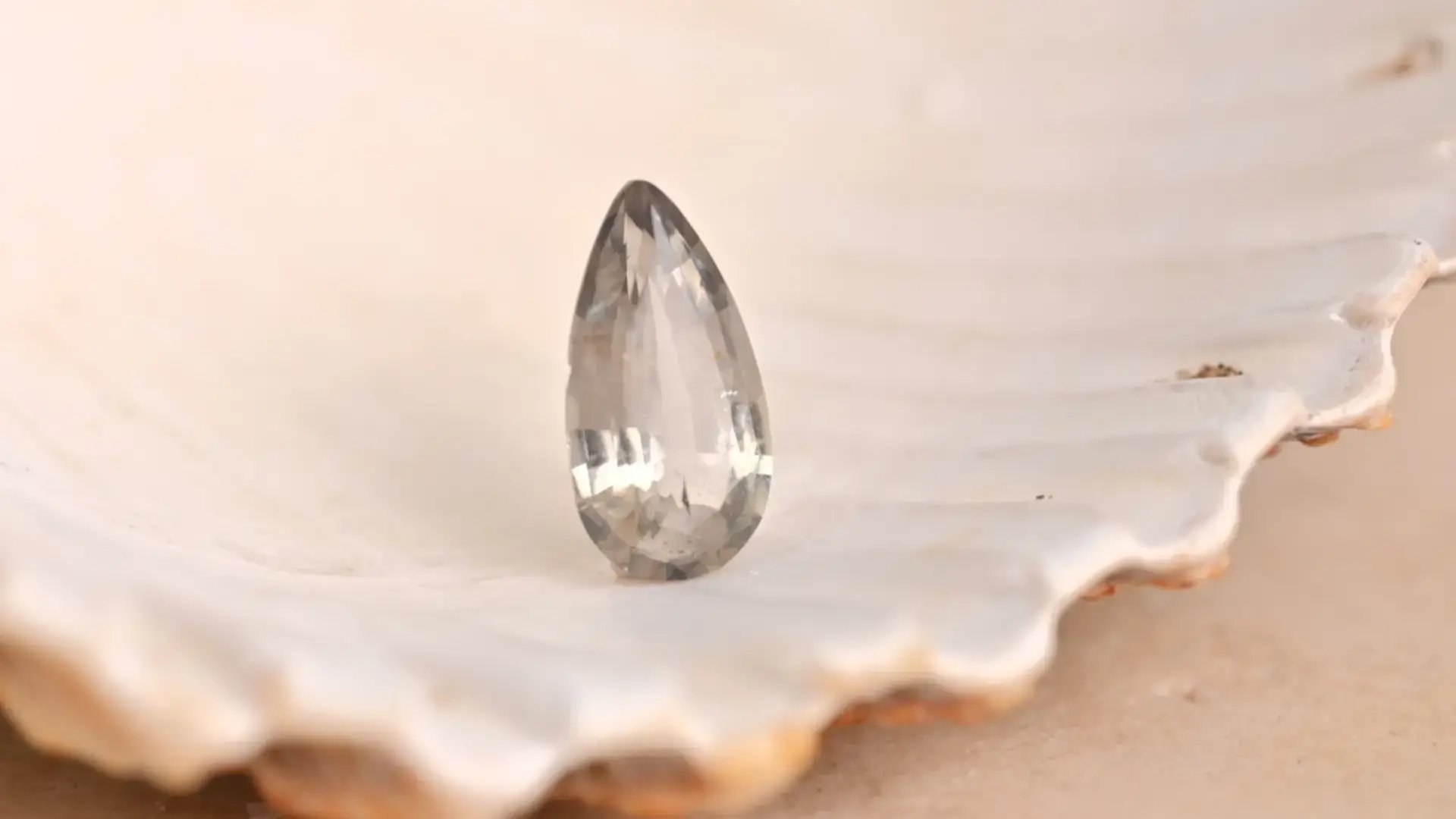 Wyatt-Jewellery_Sapphire_Landscape_S010