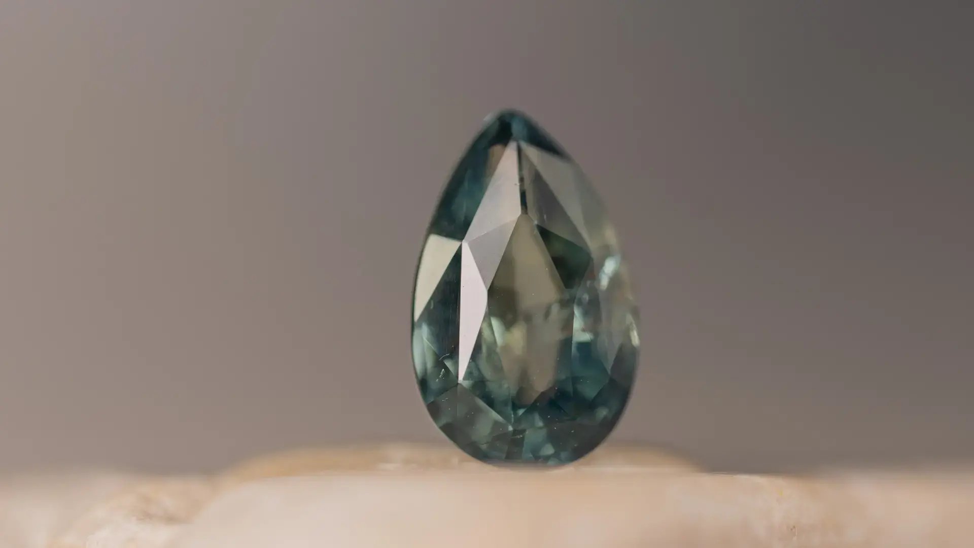 Wyatt-Jewellery_Sapphire_Landscape__S032