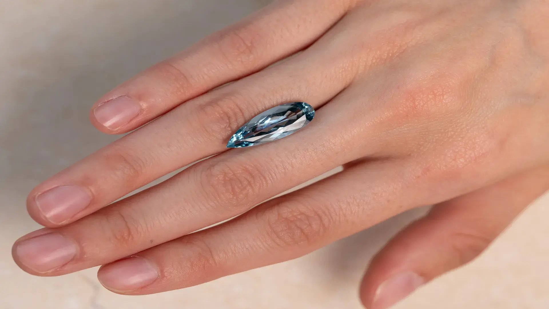 WJ_Aquamarine_A074_Hand_Landscape