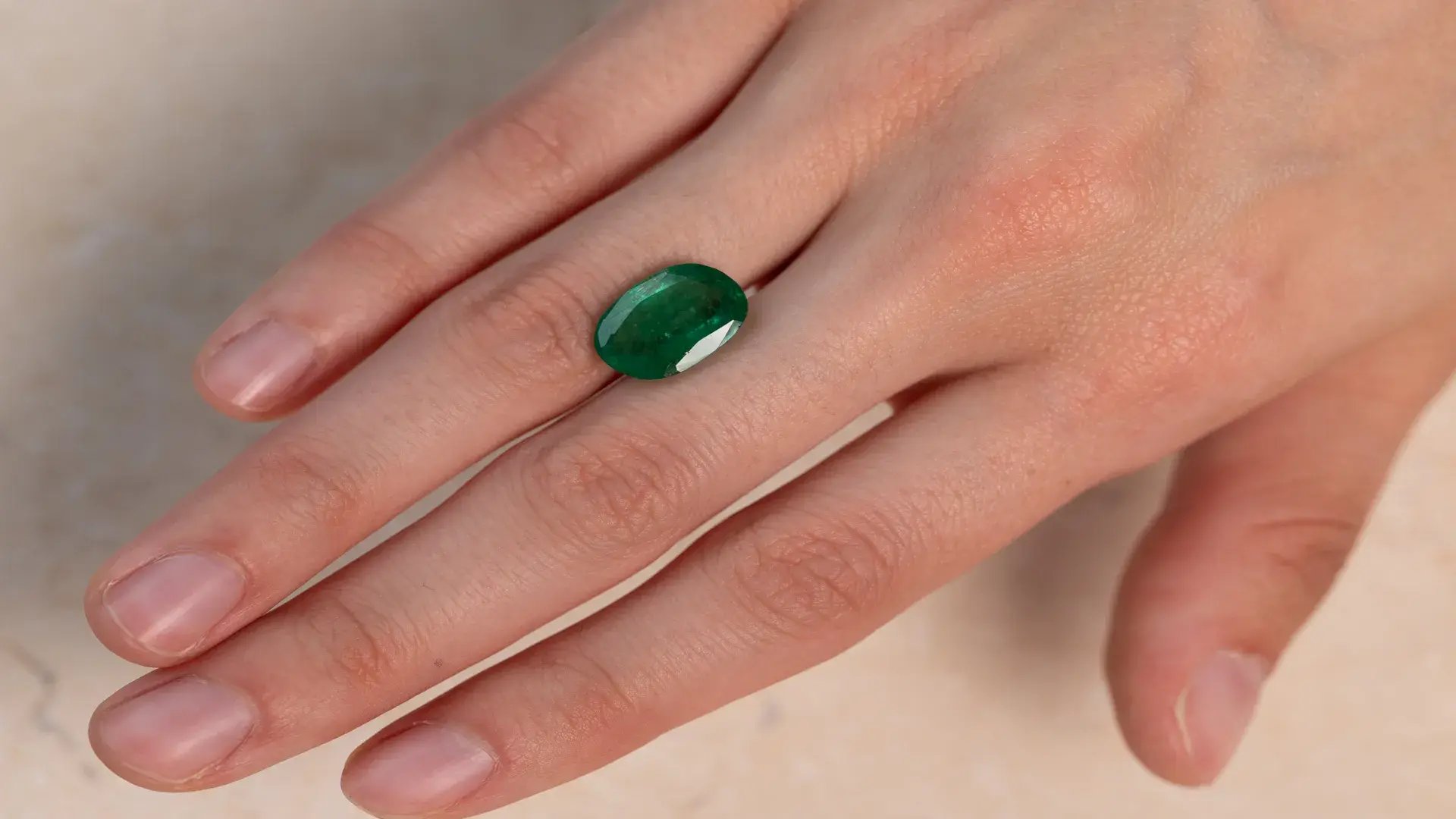 WJ_Emerald_E104_Hand_Landscape