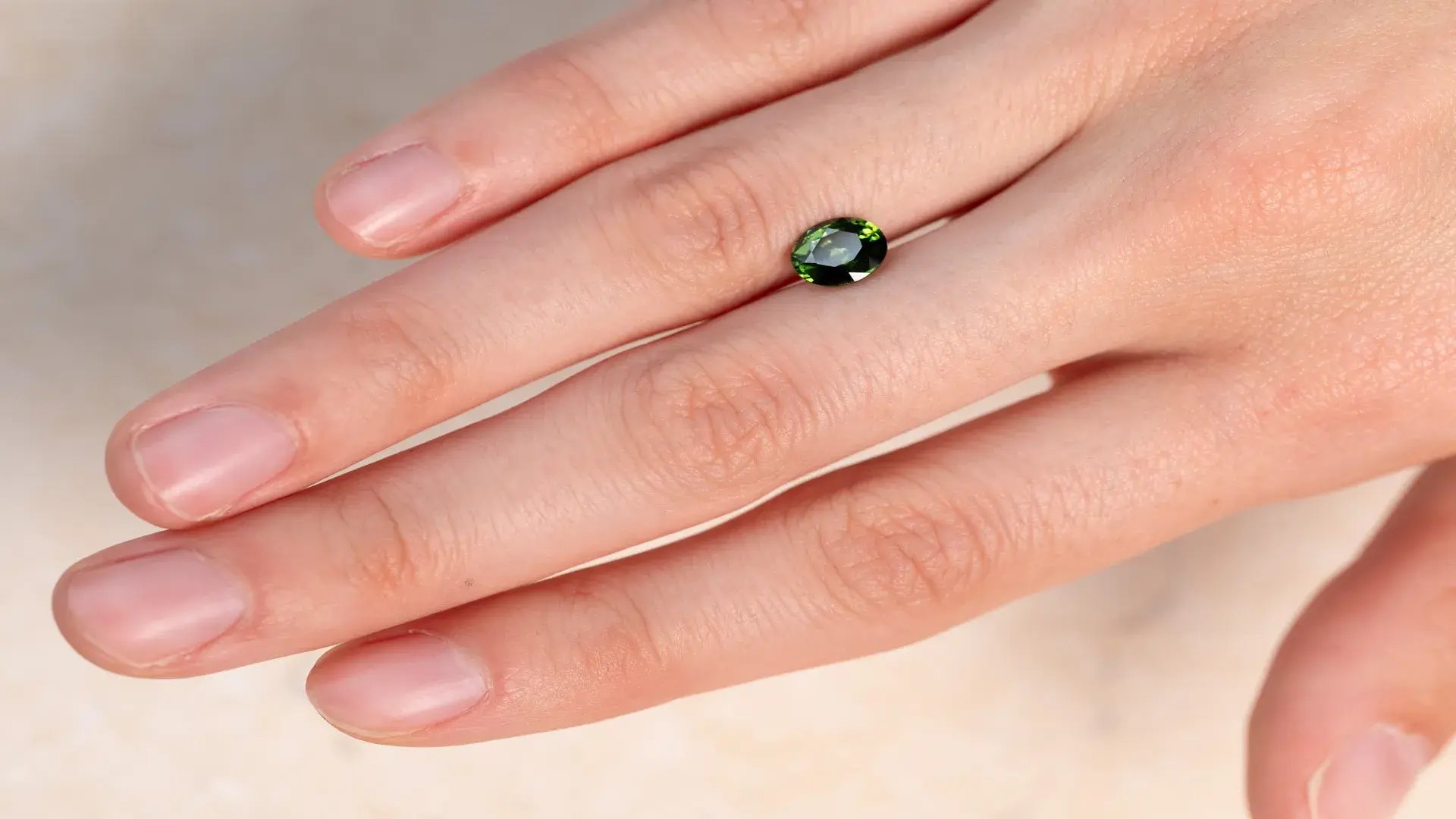 WJ_Green_Zircon_Z011_Hand_Landscape