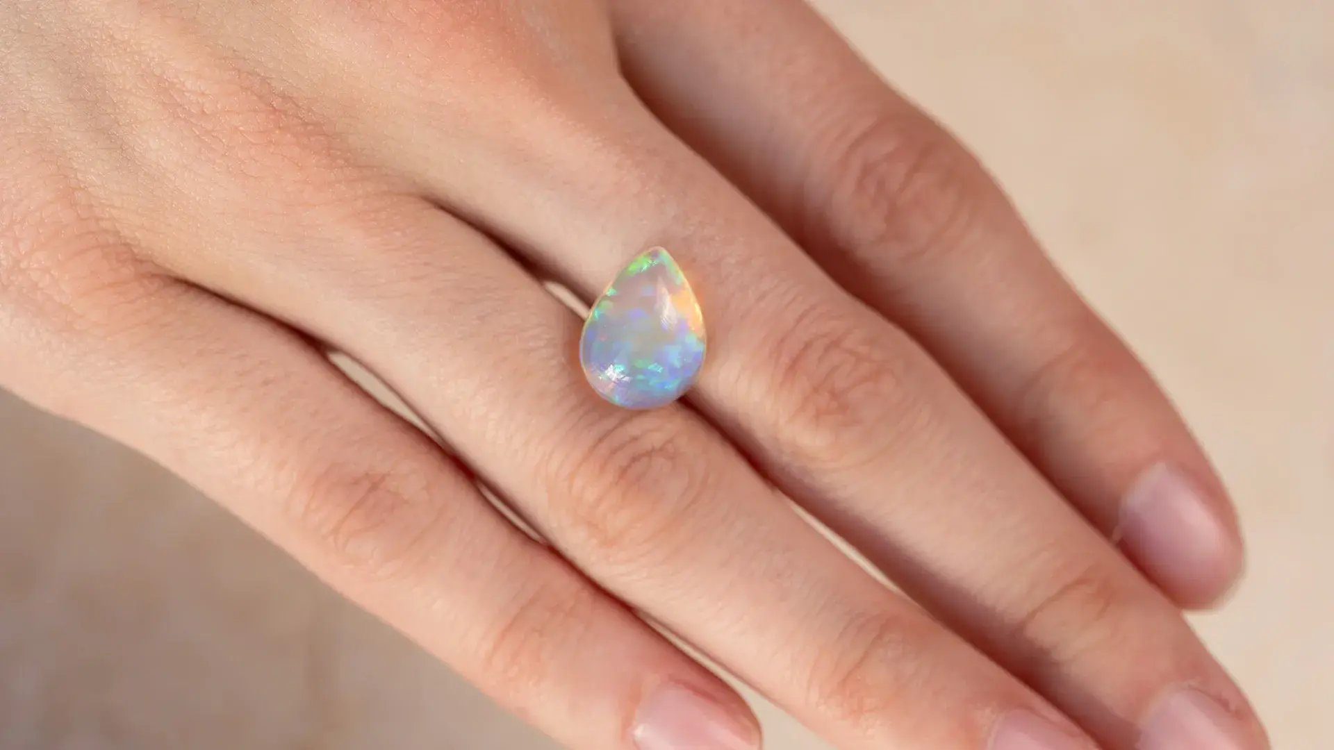 WJ_Opal_Op107_Hand_Landscape