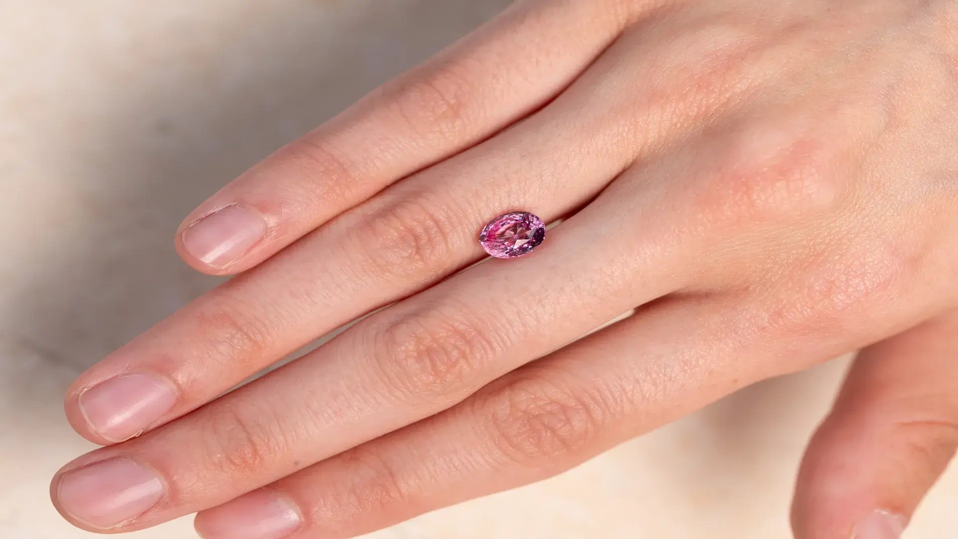 WJ_Pink_Sapphire_S005_Hand_Landscape