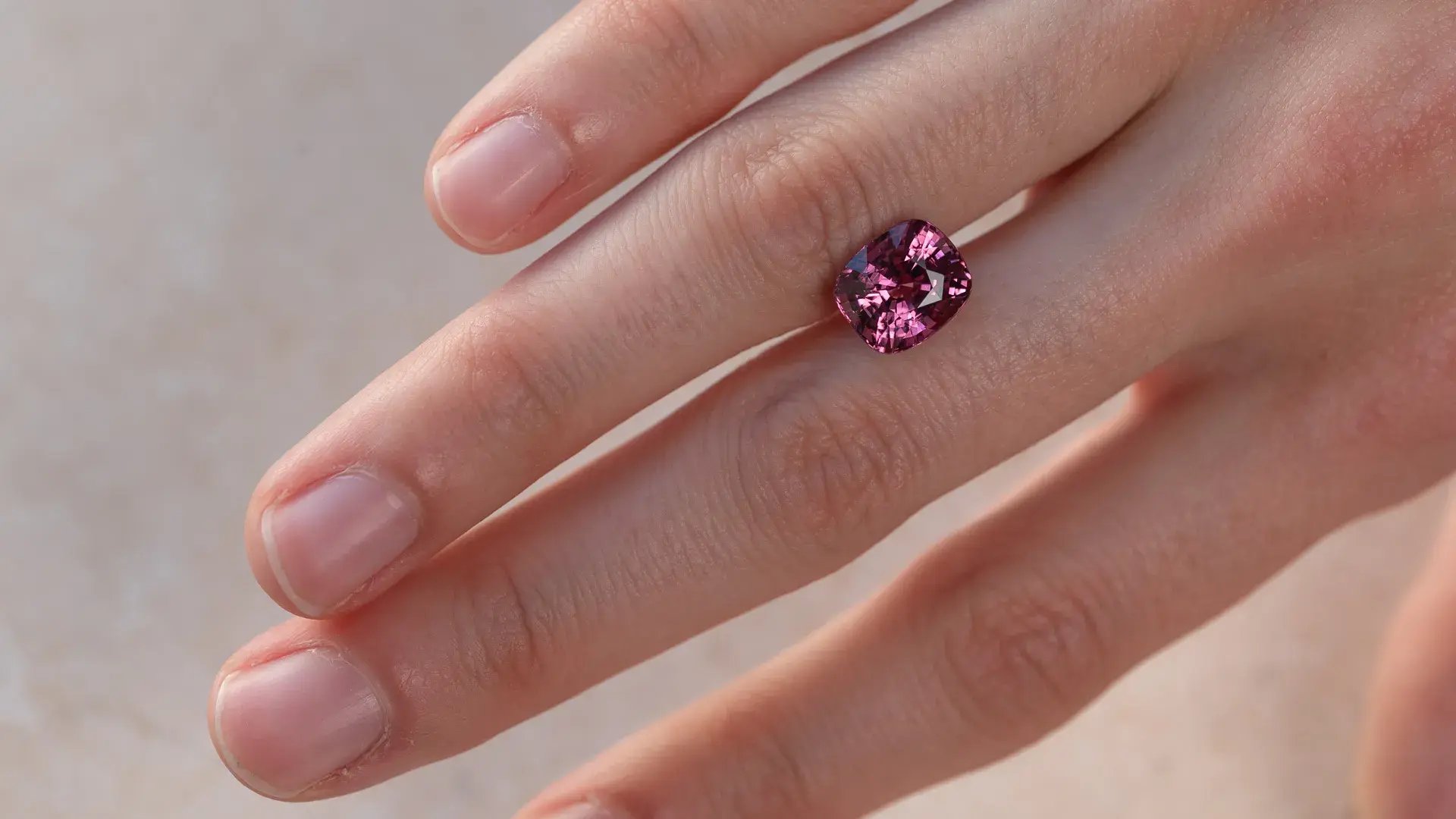 WJ_Raspberry_Spinel_Sp109_Hand_Landscape