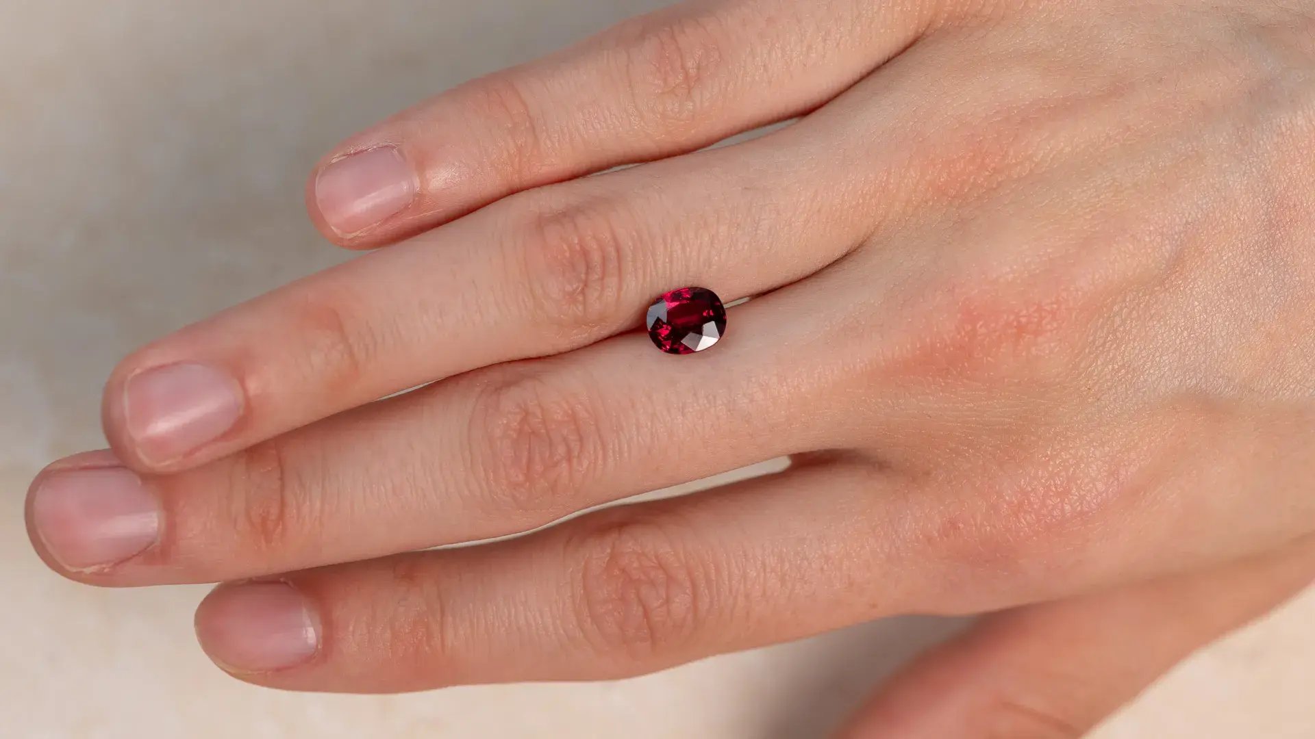 WJ_Ruby_R067_Hand_Landscape
