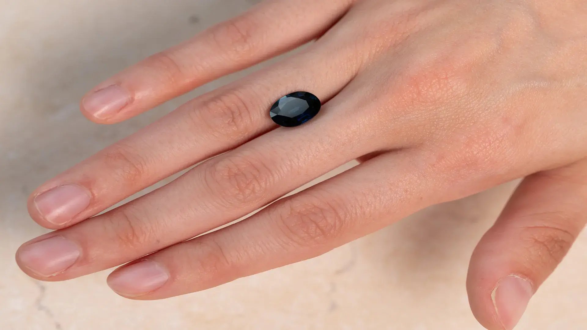 WJ_Sapphire_S063_Hand_Landscape-1