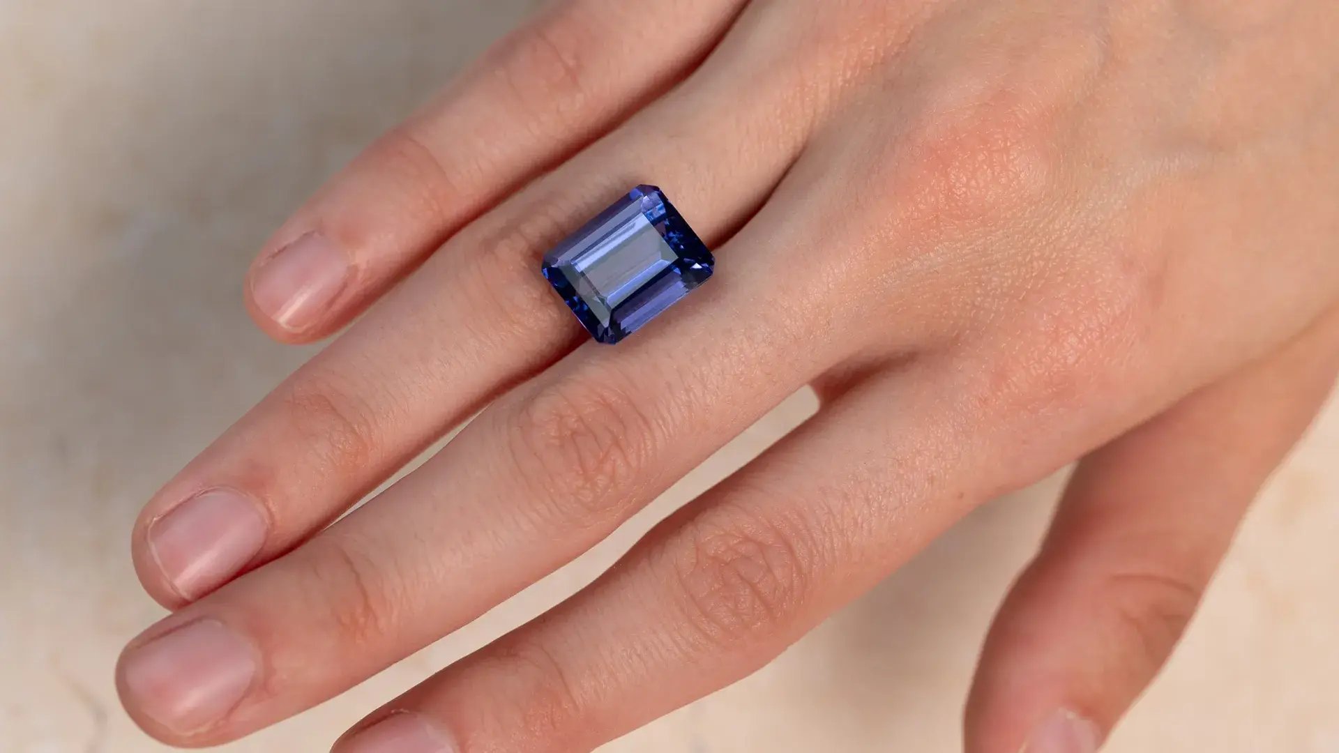 WJ_Tanzanite_Ta106_Hand_Landscape