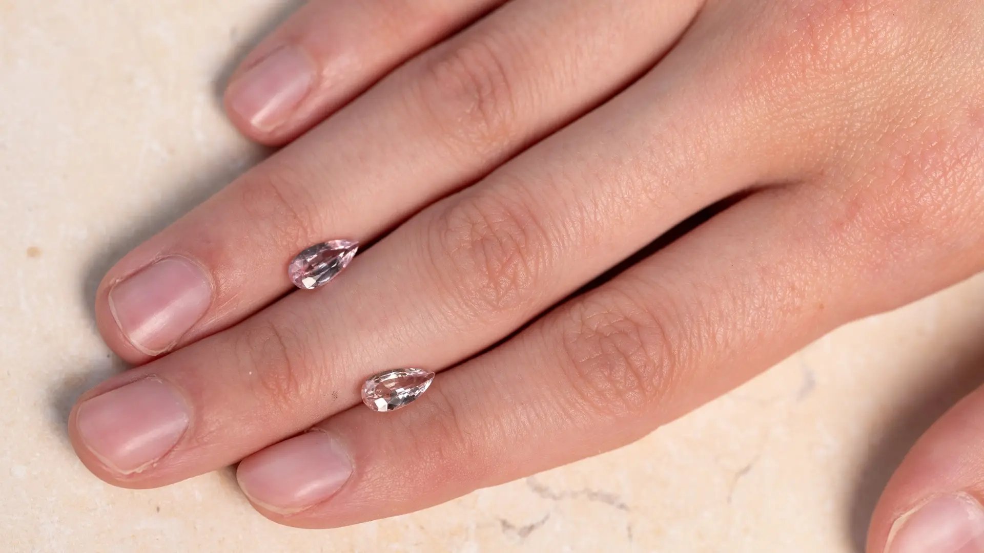 Wyatt_Jewellery_Sapphire_Peach_S028_Hand