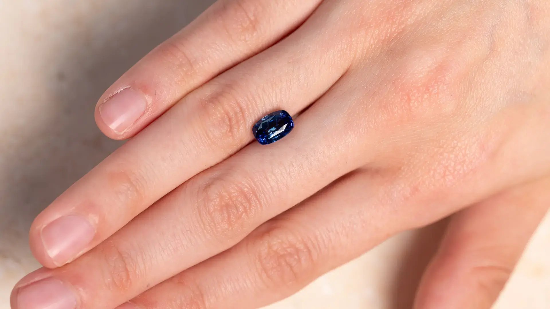Wyatt_Jewellery_Sapphire_S014_Hand