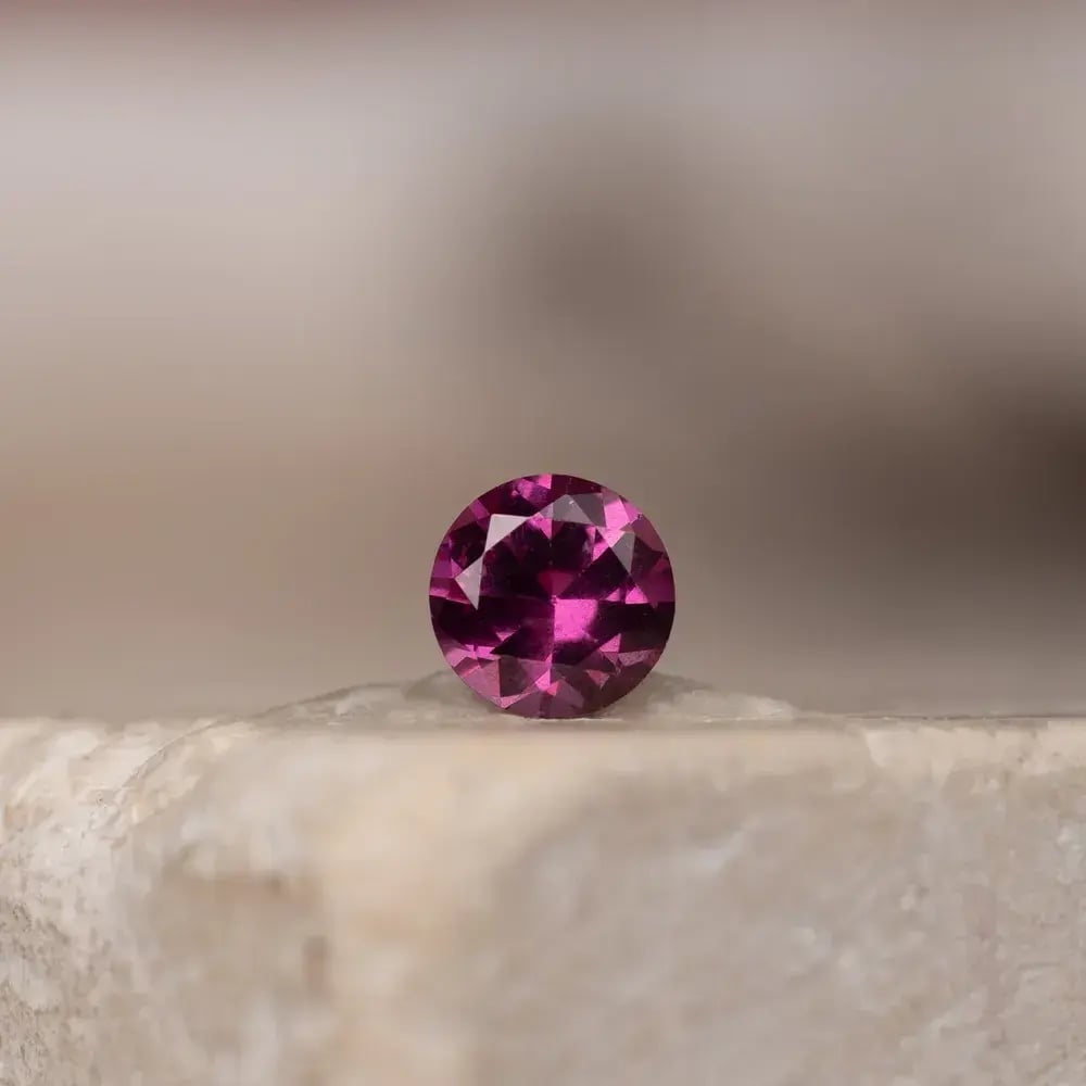 Wyatt-Jewellery-Garnet-round-G148