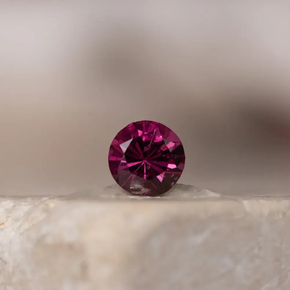 Wyatt-Jewellery-Garnet-round-G149