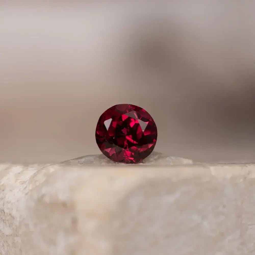 Wyatt-Jewellery-Garnet-round-G167