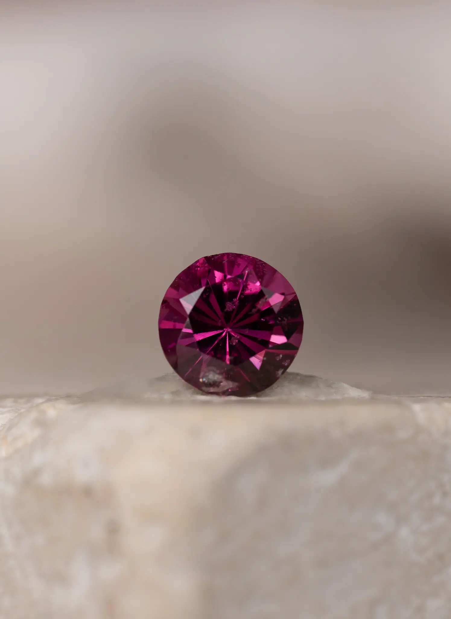 Wyatt-Jewellery-Garnet-round-G149