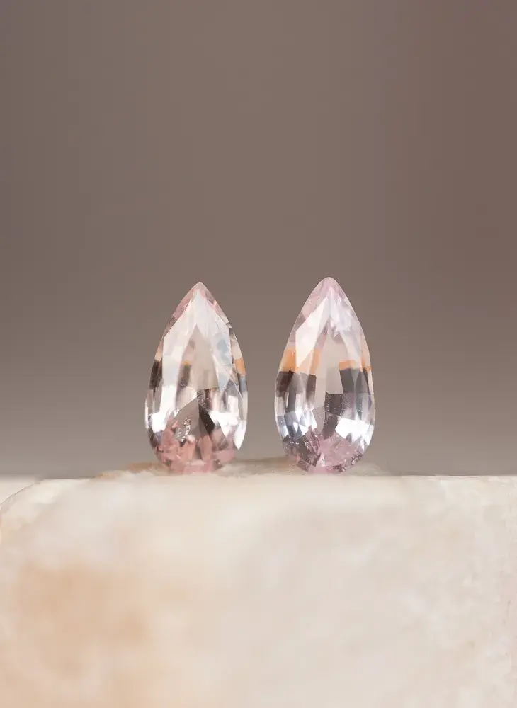 Wyatt-Jewellery_Peach_Sapphire_S028_Portrait