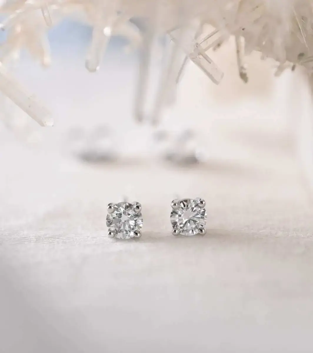 Wyatt-Jewellery_0.25-Diamond-Studs_Christmas