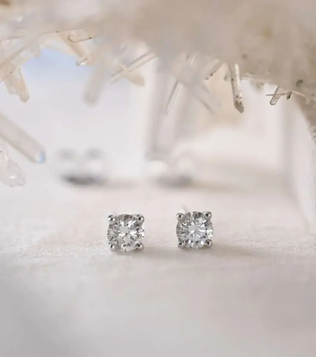 Wyatt-Jewellery_0.33-Diamond-Studs_Christmas