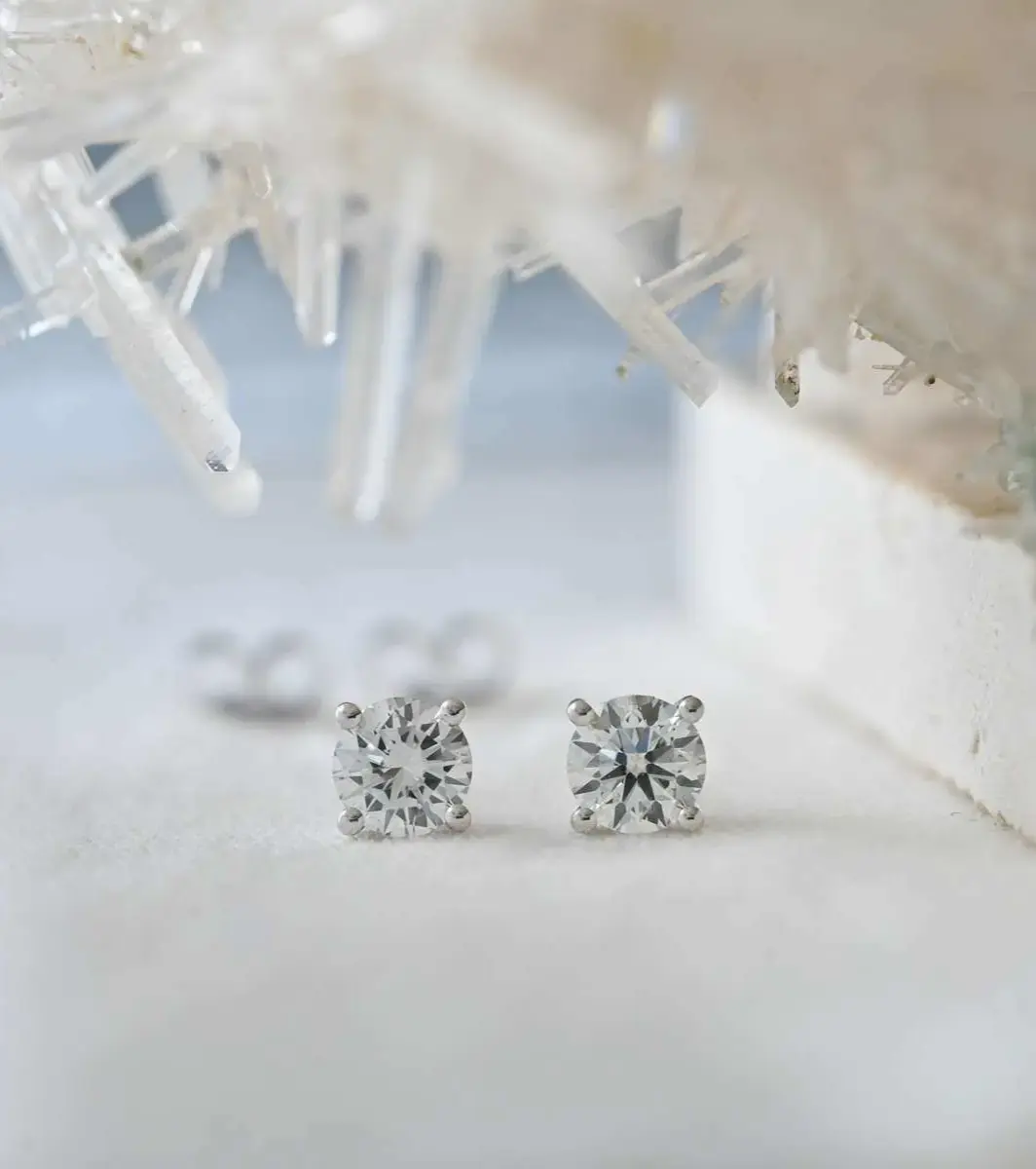 Wyatt-Jewellery_0.70-Diamond-Studs_Christmas