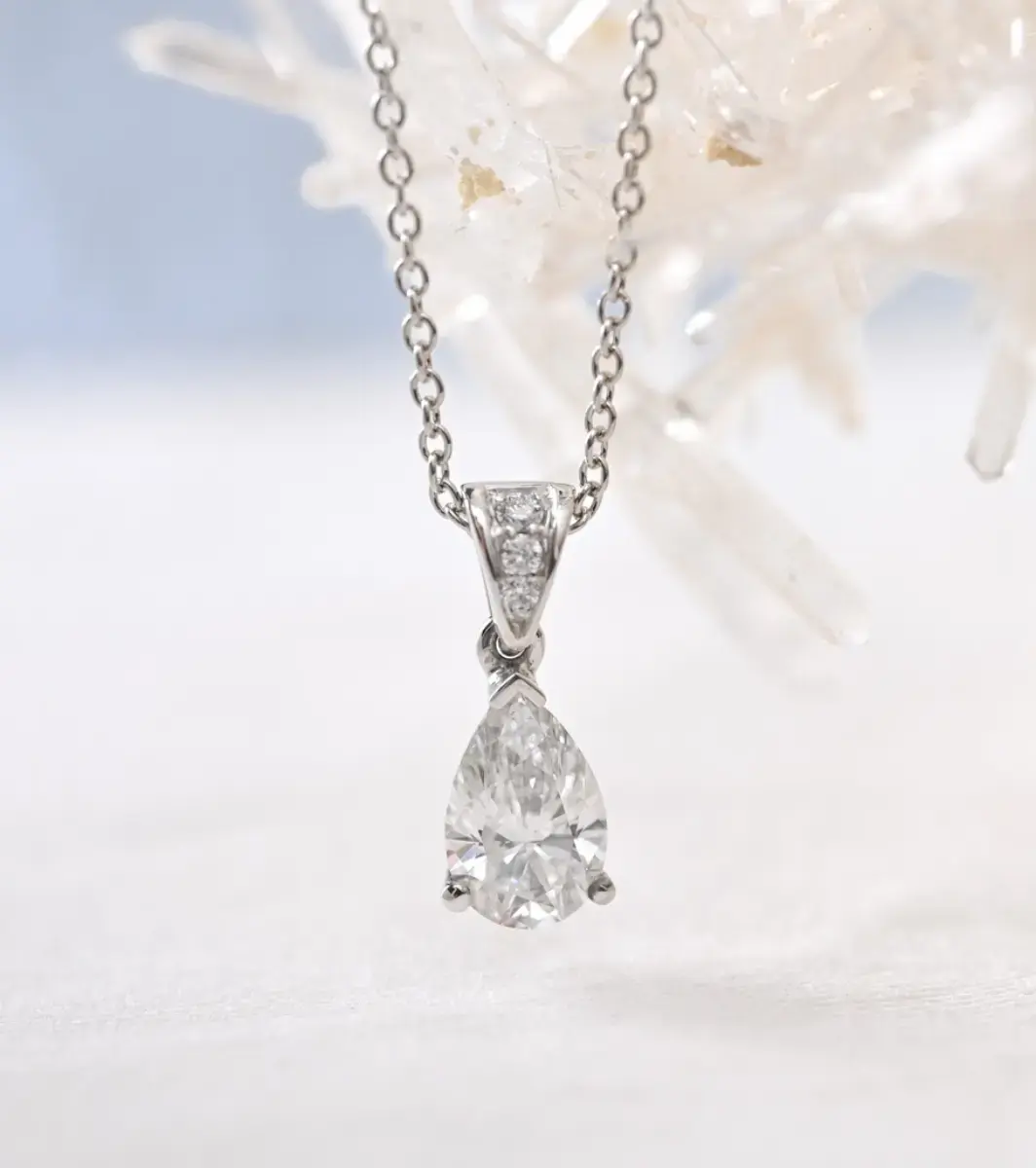 Wyatt-Jewellery_Pear-shape-diamond-necklace_Christmas